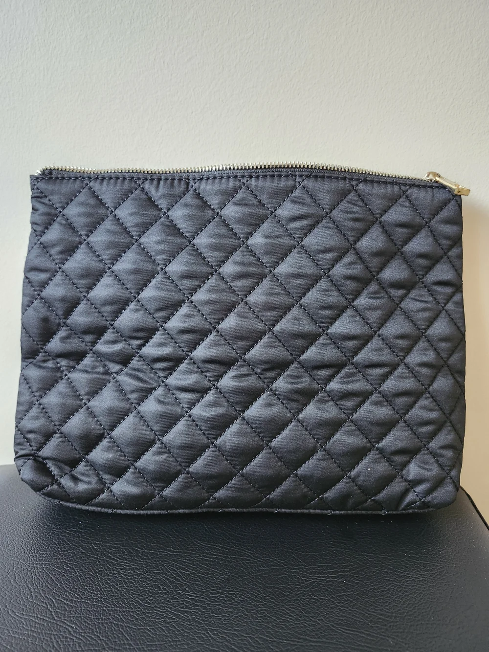 Black Quilted Insulated Cosmetic Pouch - Picture 2 of 8